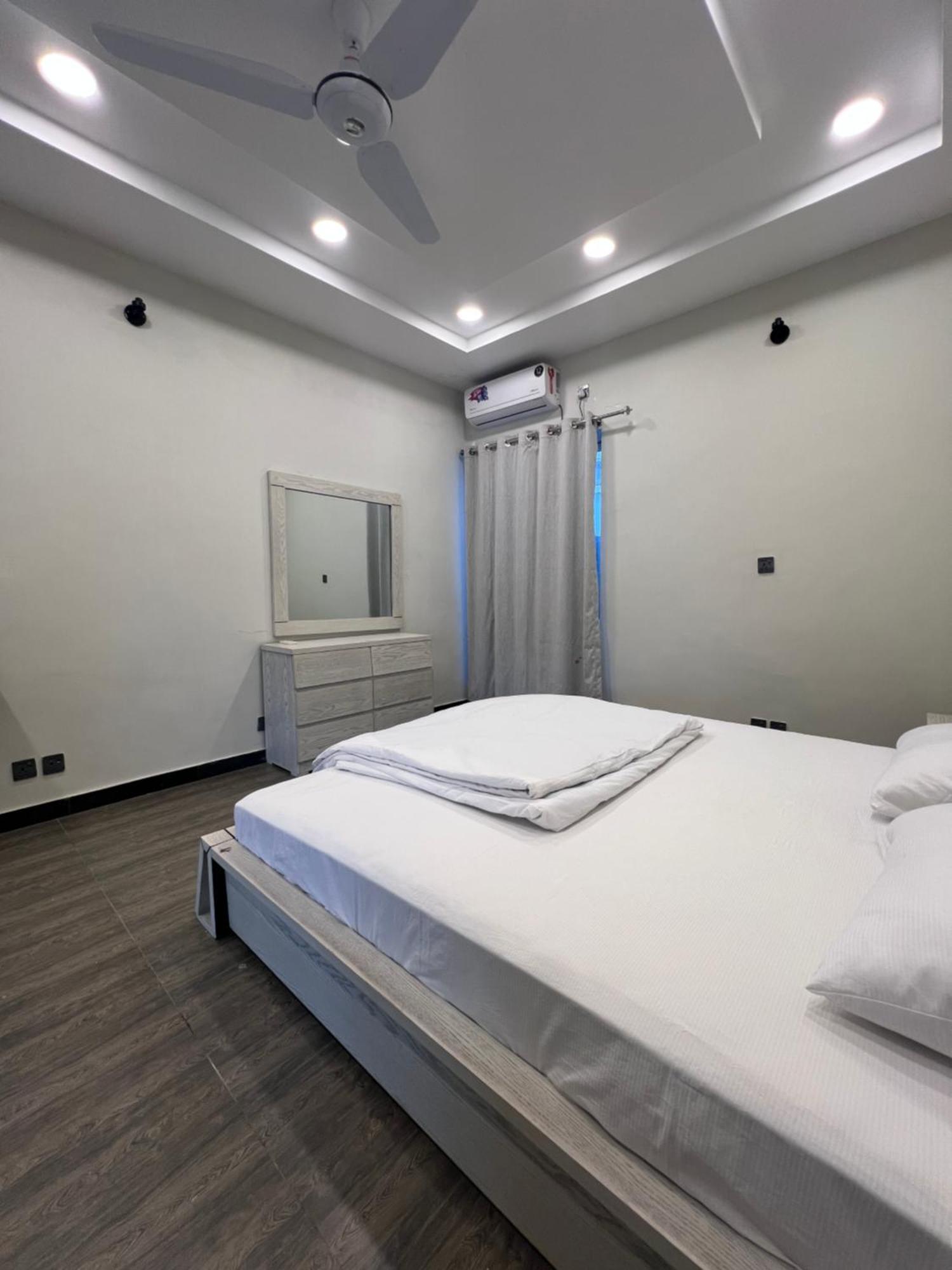 Deluxe King Room In Silverscape Residence Rawalpindi Exterior photo