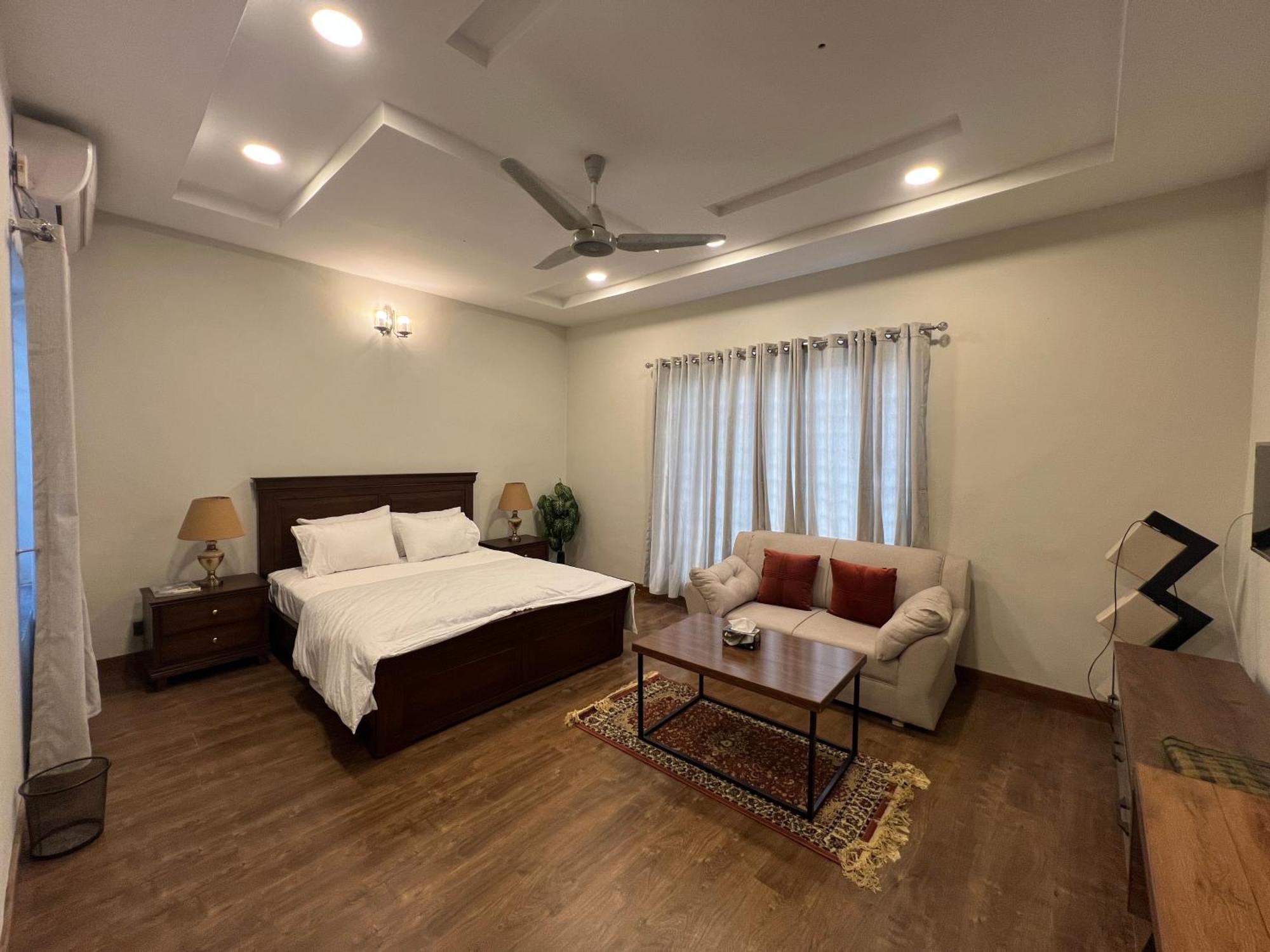 Deluxe King Room In Silverscape Residence Rawalpindi Exterior photo